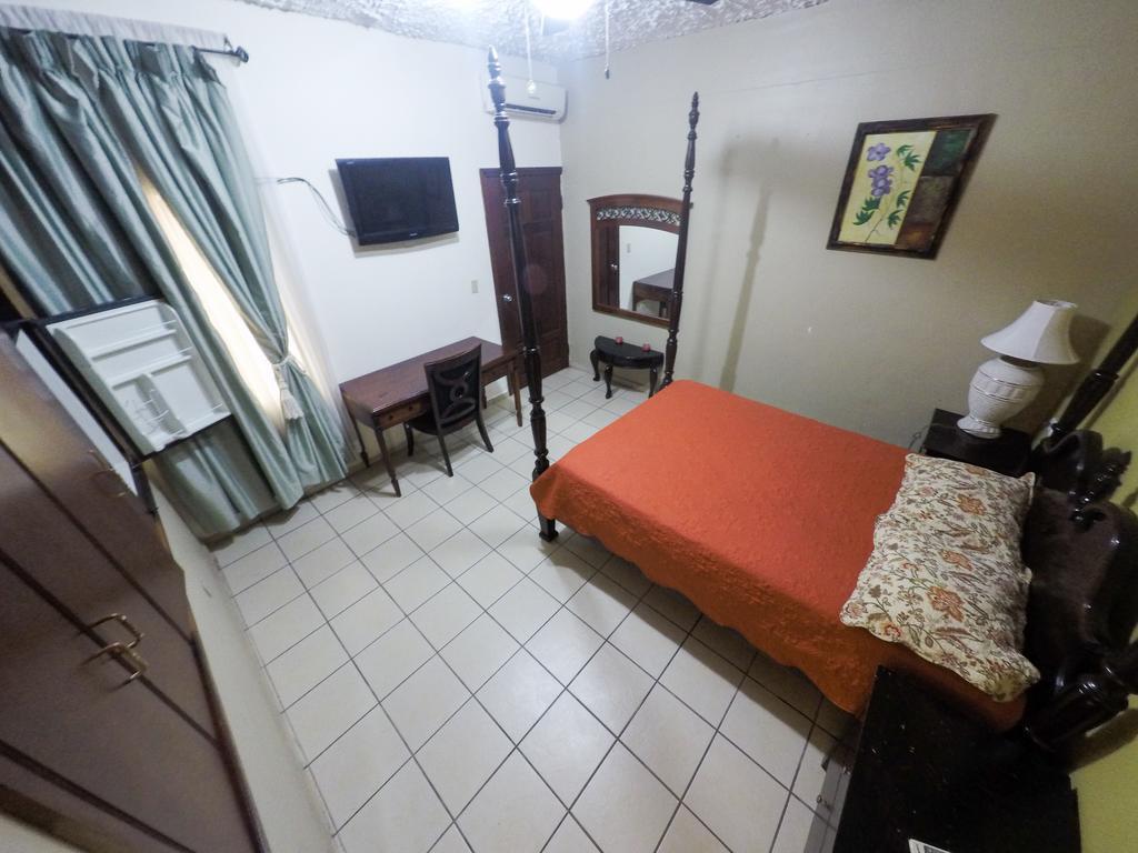 Hotel Casa Maria San Pedro Sula Esterno foto