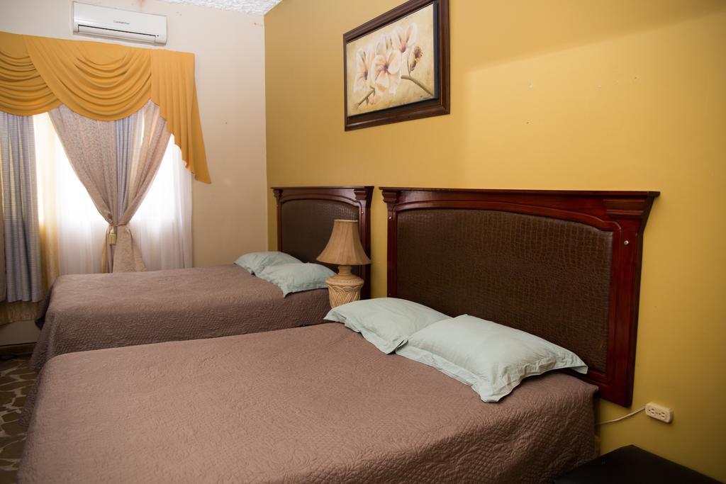 Hotel Casa Maria San Pedro Sula Esterno foto